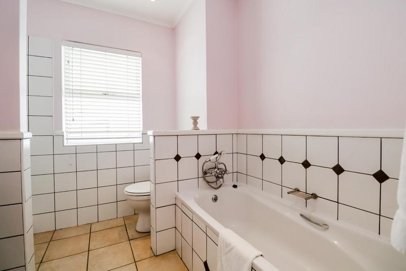 To Let 4 Bedroom Property for Rent in Pinnacle Point Golf Estate Western Cape